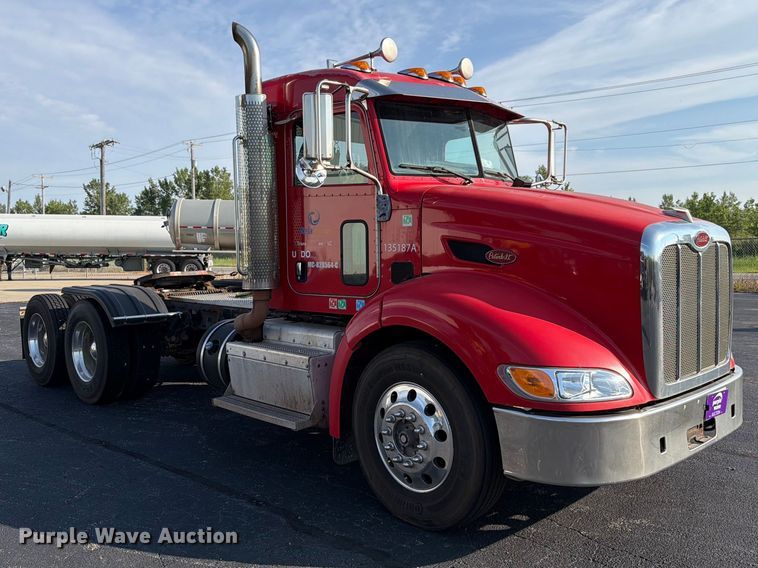 image for item FK4115 2013 Peterbilt 384 semi truck