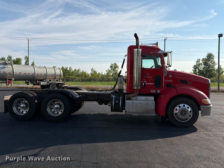 image for item FK4115 2013 Peterbilt 384 semi truck