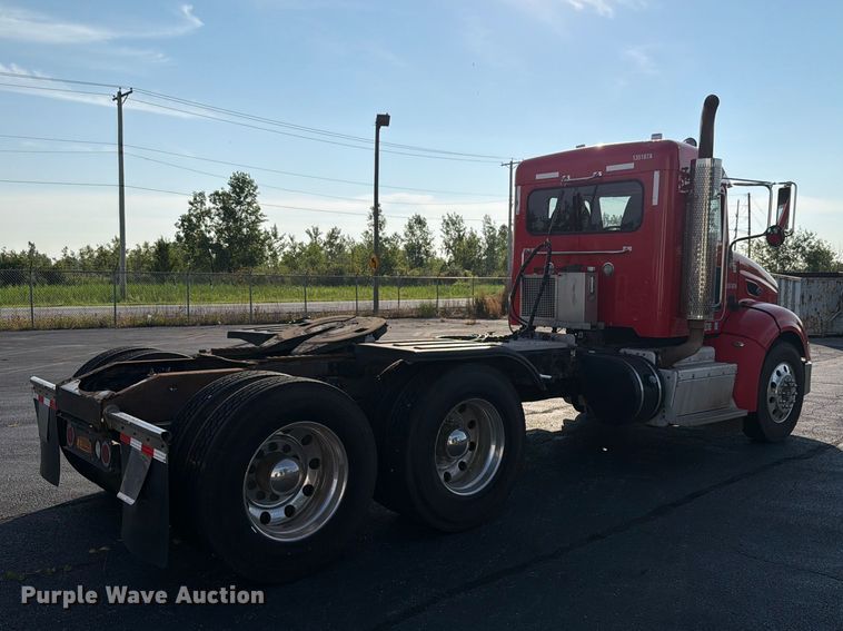 image for item FK4115 2013 Peterbilt 384 semi truck