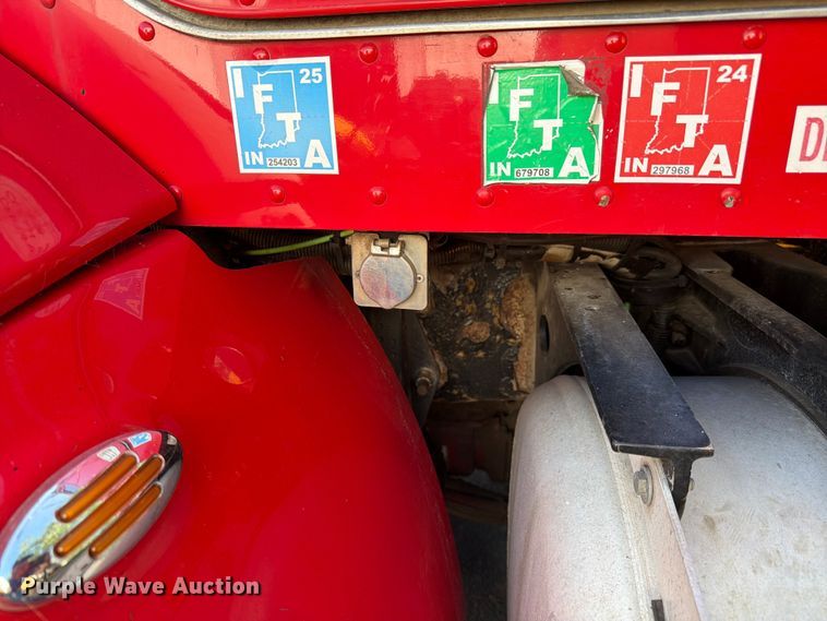 image for item FK4115 2013 Peterbilt 384 semi truck