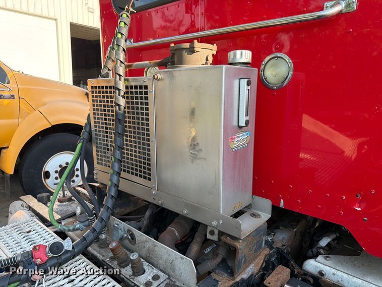 image for item FK4115 2013 Peterbilt 384 semi truck