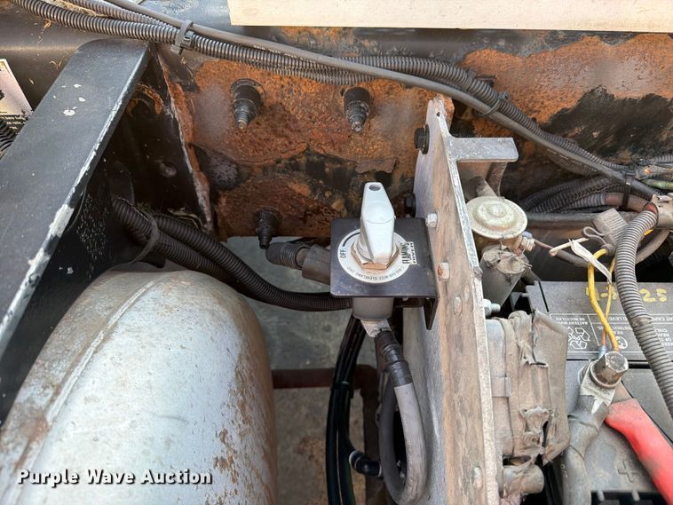 image for item FK4115 2013 Peterbilt 384 semi truck