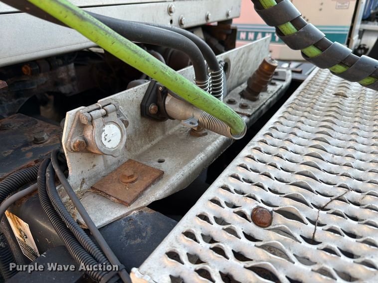 image for item FK4115 2013 Peterbilt 384 semi truck
