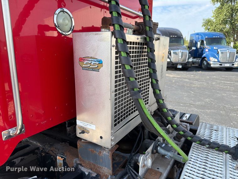 image for item FK4115 2013 Peterbilt 384 semi truck