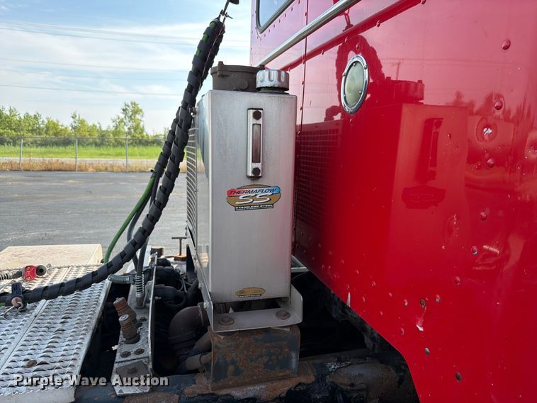 image for item FK4115 2013 Peterbilt 384 semi truck