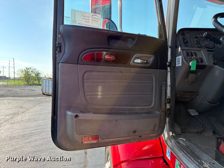 image for item FK4115 2013 Peterbilt 384 semi truck