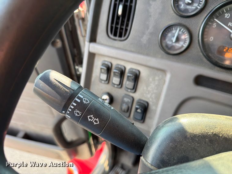 image for item FK4115 2013 Peterbilt 384 semi truck