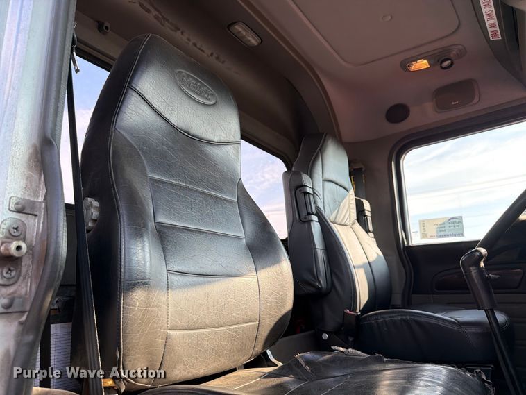 image for item FK4115 2013 Peterbilt 384 semi truck