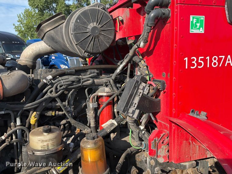 image for item FK4115 2013 Peterbilt 384 semi truck