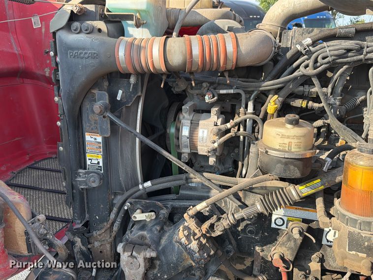 image for item FK4115 2013 Peterbilt 384 semi truck