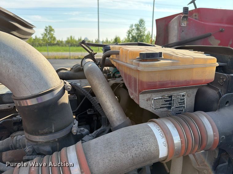 image for item FK4115 2013 Peterbilt 384 semi truck