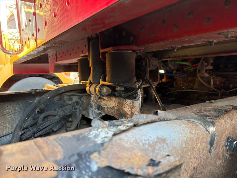 image for item FK4115 2013 Peterbilt 384 semi truck