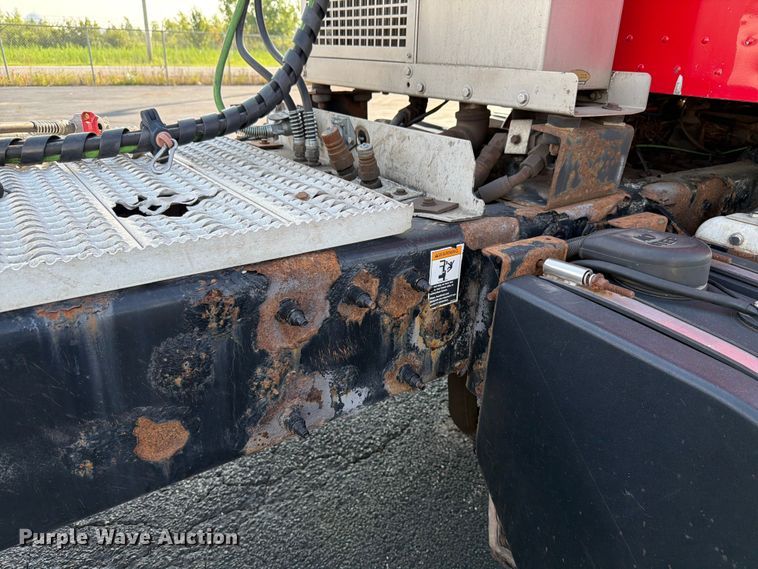 image for item FK4115 2013 Peterbilt 384 semi truck