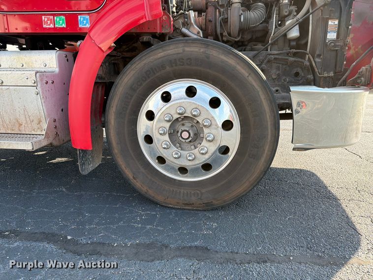 image for item FK4115 2013 Peterbilt 384 semi truck