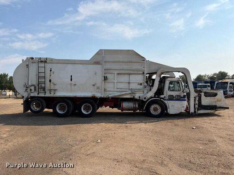 image for item FM7569 2005 Autocar WX refuse truck