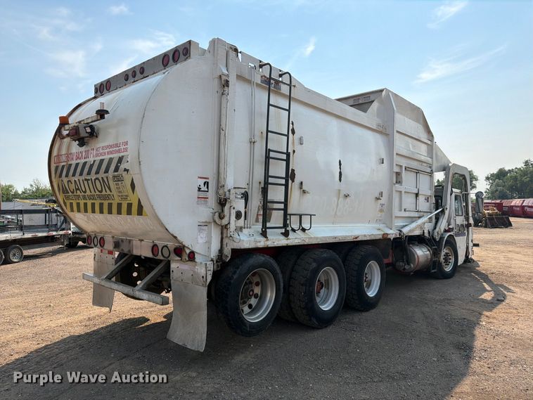 image for item FM7569 2005 Autocar WX refuse truck