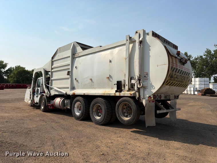 image for item FM7569 2005 Autocar WX refuse truck