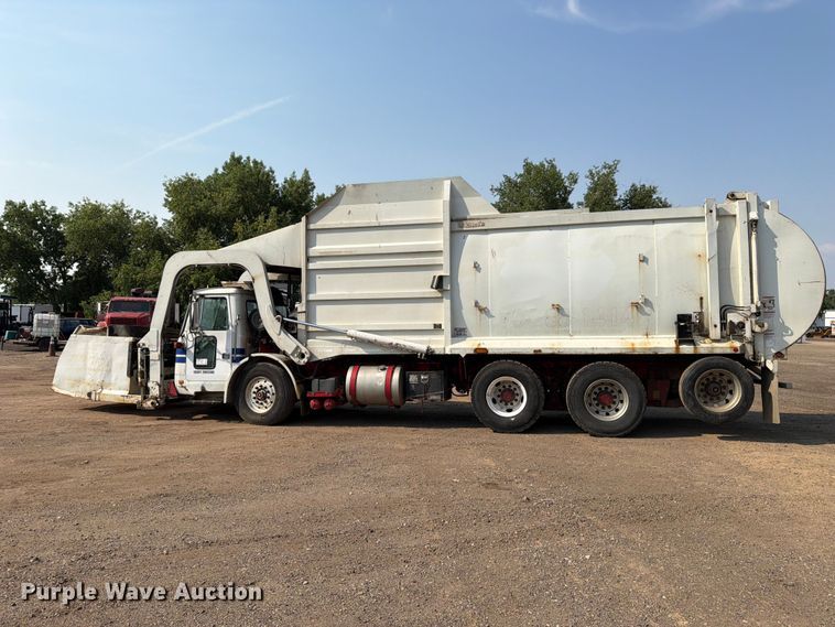 image for item FM7569 2005 Autocar WX refuse truck