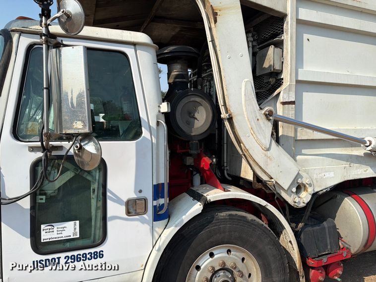image for item FM7569 2005 Autocar WX refuse truck