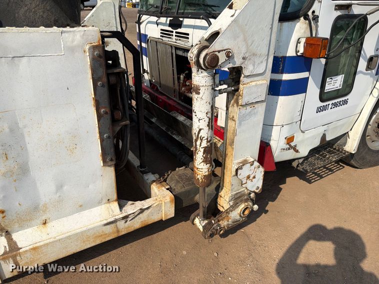 image for item FM7569 2005 Autocar WX refuse truck