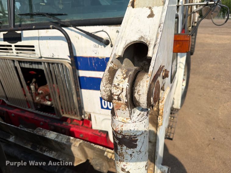 image for item FM7569 2005 Autocar WX refuse truck