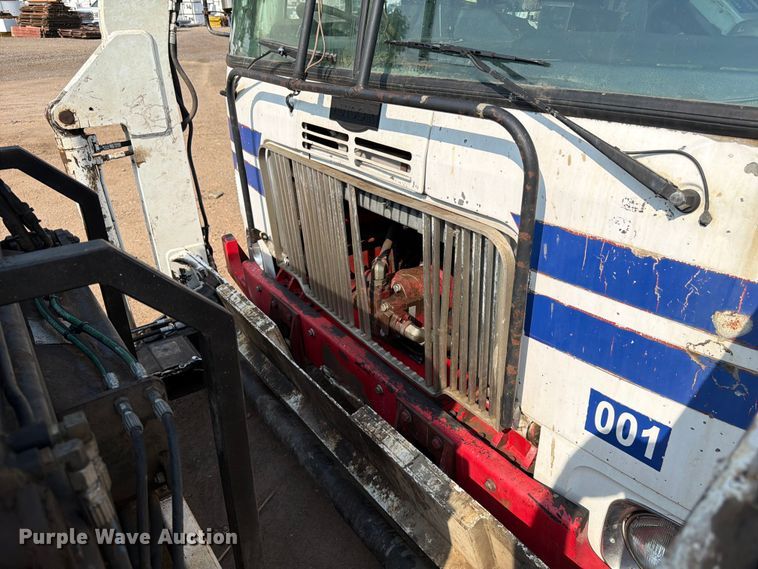 image for item FM7569 2005 Autocar WX refuse truck