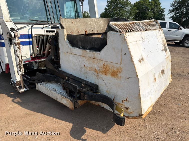 image for item FM7569 2005 Autocar WX refuse truck