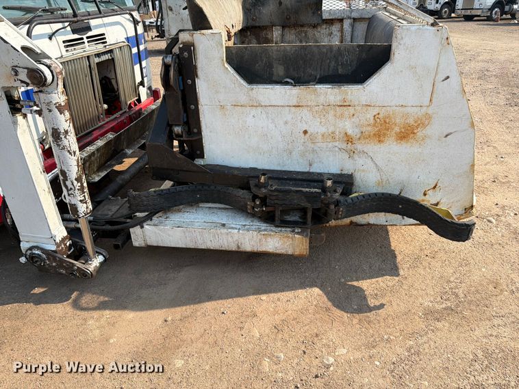 image for item FM7569 2005 Autocar WX refuse truck