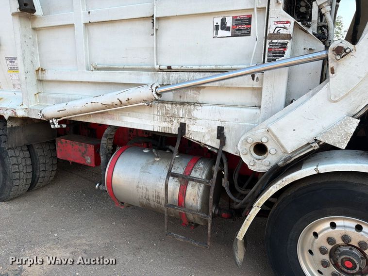 image for item FM7569 2005 Autocar WX refuse truck
