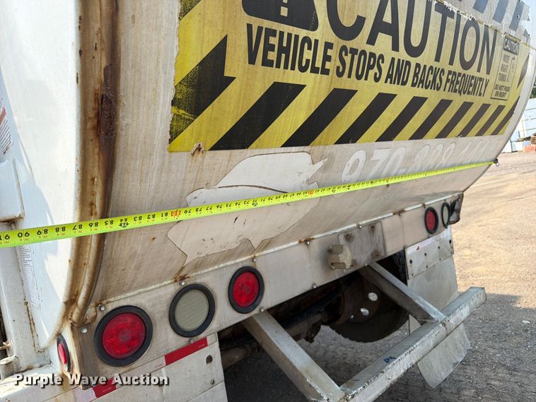 image for item FM7569 2005 Autocar WX refuse truck