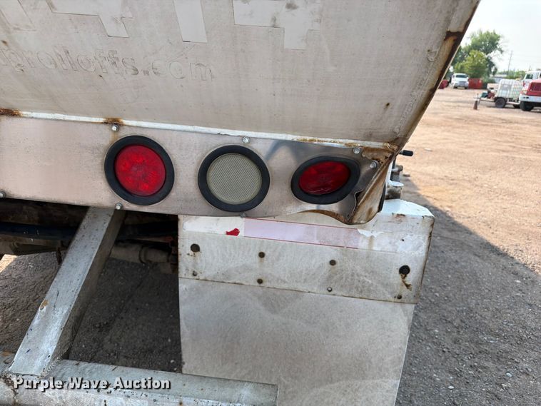 image for item FM7569 2005 Autocar WX refuse truck