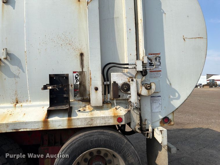 image for item FM7569 2005 Autocar WX refuse truck