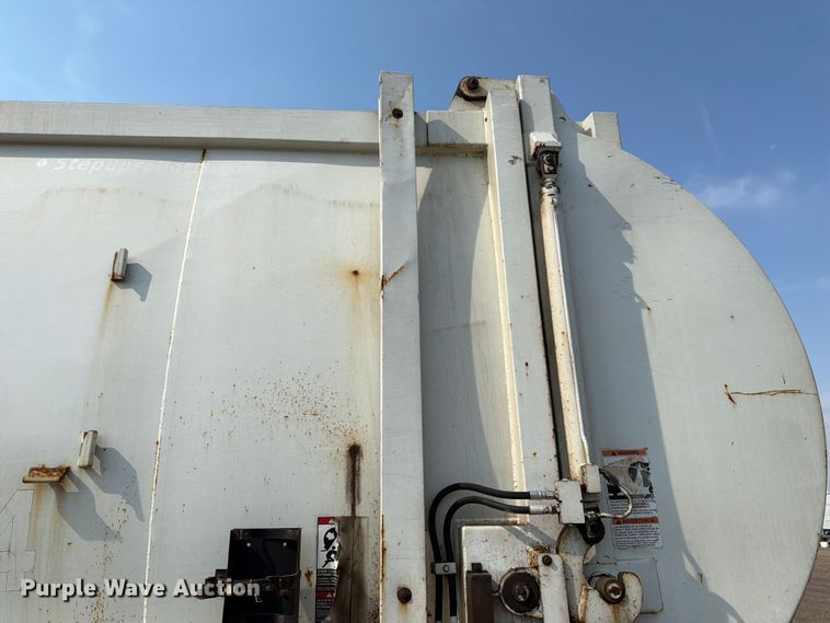 image for item FM7569 2005 Autocar WX refuse truck
