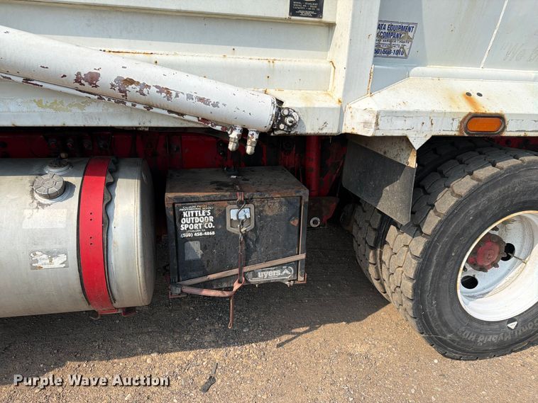 image for item FM7569 2005 Autocar WX refuse truck