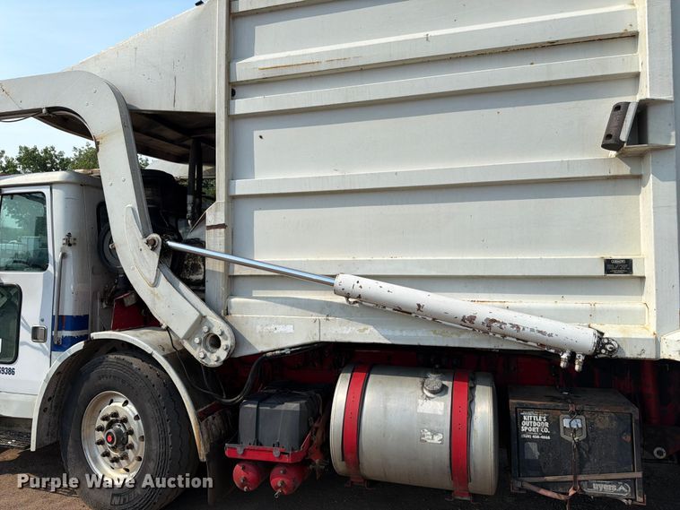 image for item FM7569 2005 Autocar WX refuse truck