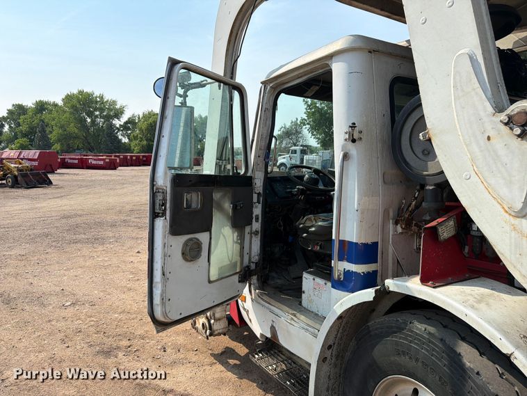 image for item FM7569 2005 Autocar WX refuse truck