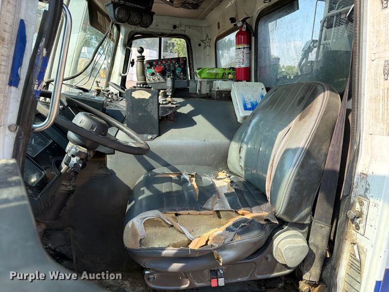 image for item FM7569 2005 Autocar WX refuse truck