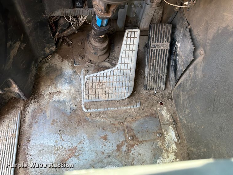 image for item FM7569 2005 Autocar WX refuse truck