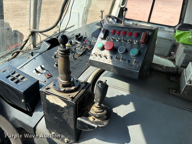 image for item FM7569 2005 Autocar WX refuse truck