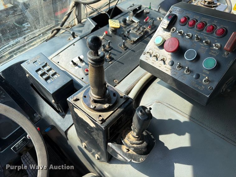 image for item FM7569 2005 Autocar WX refuse truck