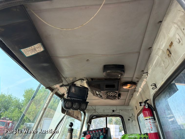 image for item FM7569 2005 Autocar WX refuse truck