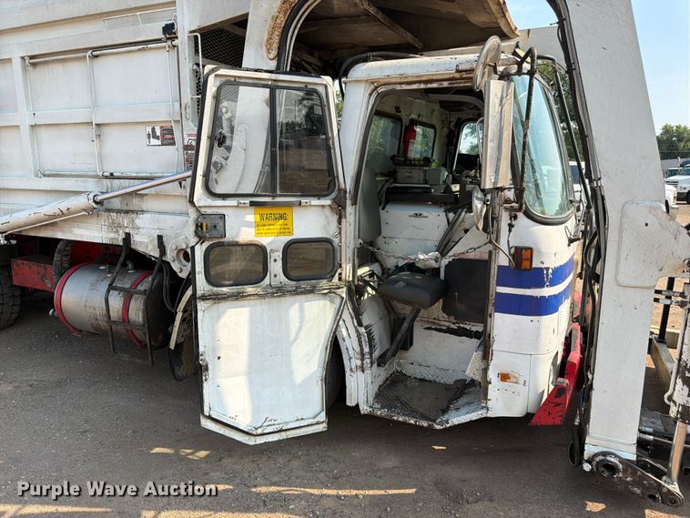 image for item FM7569 2005 Autocar WX refuse truck