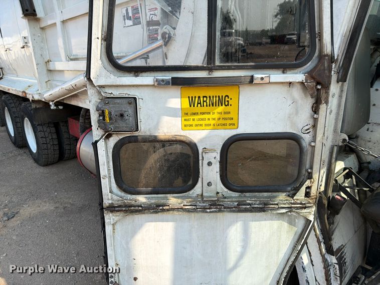 image for item FM7569 2005 Autocar WX refuse truck