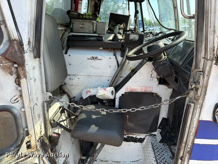 image for item FM7569 2005 Autocar WX refuse truck