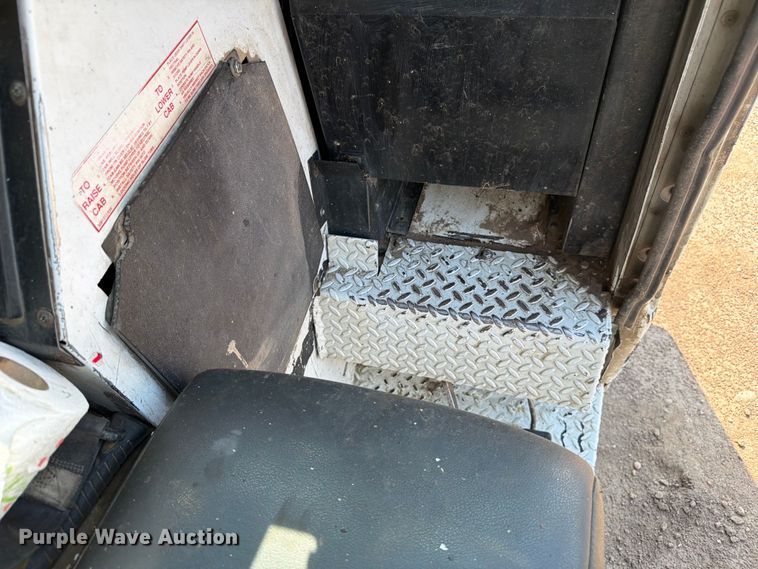 image for item FM7569 2005 Autocar WX refuse truck