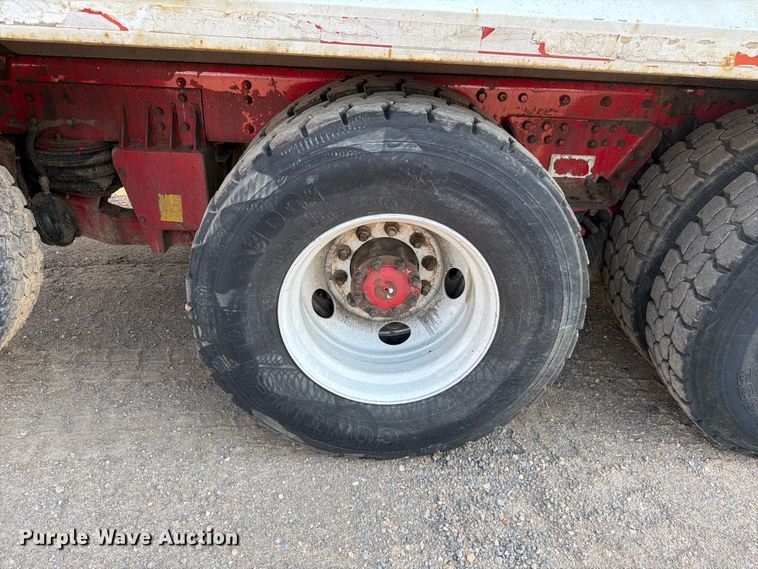 image for item FM7569 2005 Autocar WX refuse truck