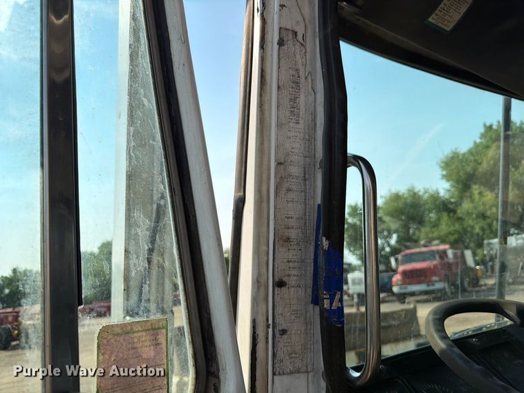 image for item FM7569 2005 Autocar WX refuse truck