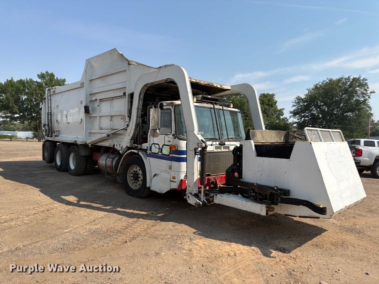image for item FM7570 2005 Autocar WX refuse truck