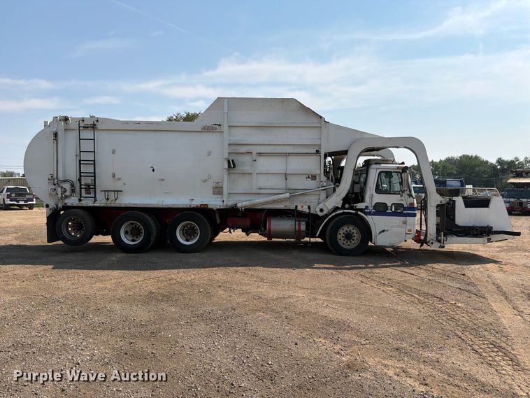 image for item FM7570 2005 Autocar WX refuse truck