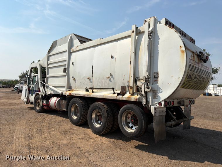 image for item FM7570 2005 Autocar WX refuse truck